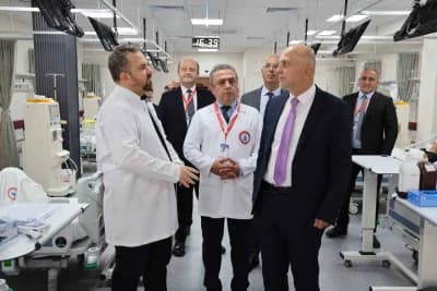 BEUN Rektörü Prof. Dr. Ahmet Ulusoy BEUN Hastanesinde sağlık hizmeti ve yenileme çalışmalarını inceliyor