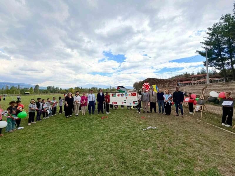 Beyağaç’ta öğrencilerden Gazze’deki Çocuklara uçurtmalı mesaj