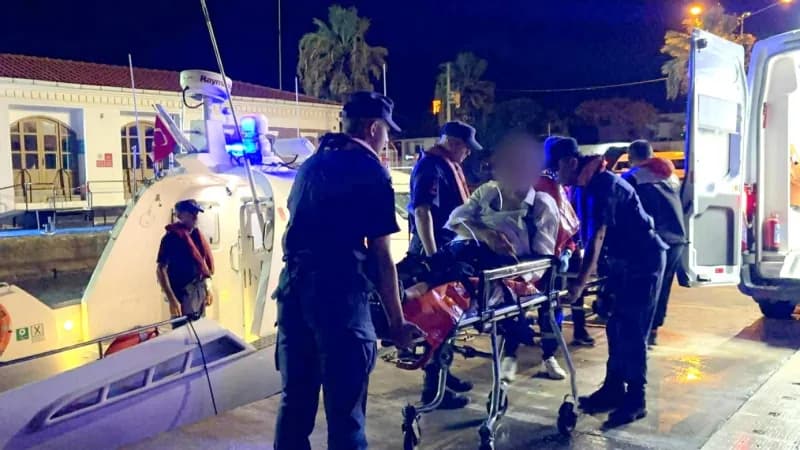 Çanakkale Bozcaada'da Sahil Güvenlik botu ile tıbbi tahliye edilen hasta