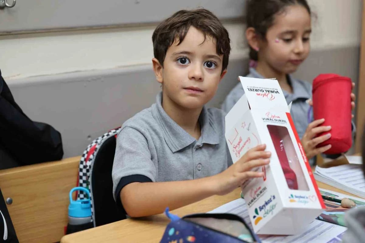 Beykoz Belediyesi tarafından yeni eğitim-öğretim yılında öğrencilerin ve ailelerin bütçesine katkı sağlamak amacıyla ilç