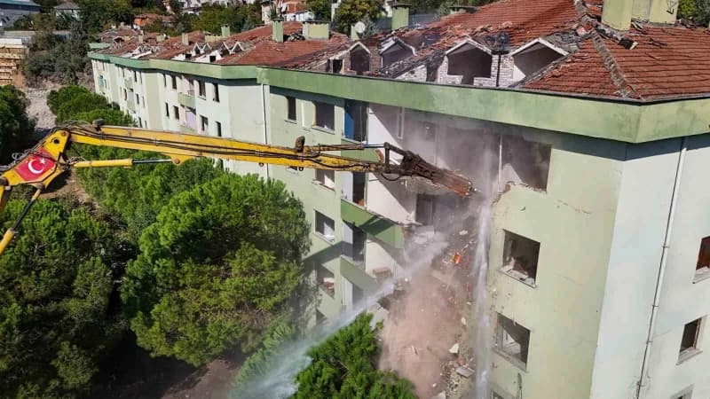 Beykoz’da site ölçeğinde hayata geçirilen ilk Kentsel Dönüşüm uygulaması olan 6 blok ve 115 bağımsız bölümden oluşan Öza