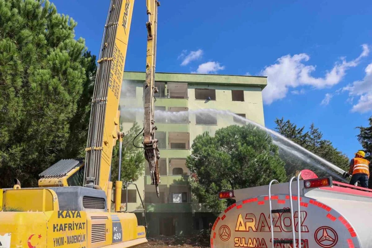 Beykoz’da site ölçeğinde hayata geçirilen ilk Kentsel Dönüşüm uygulaması olan 6 blok ve 115 bağımsız bölümden oluşan Öza
