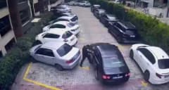 Beylikdüzü’nde bir sitede park yeri nedeniyle çıkan silahlı kavga anı güvenlik kamerasında