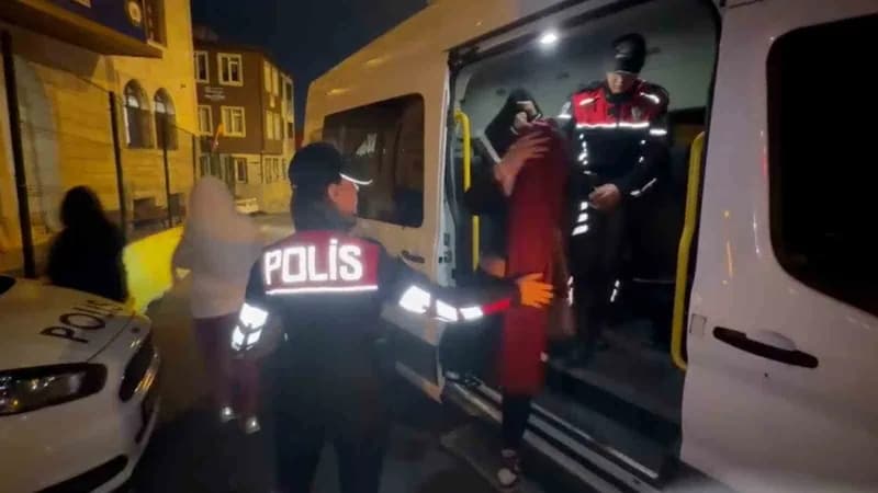 İstanbul Emniyet Müdürlüğü ekiplerince Beyoğlu’nda kamu düzeninin sağlanması, Huzur ve güven ortamının korunması ile suç