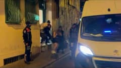 İstanbul Beyoğlu’nda dron destekli polis uygulamasında fuhuşa aracılık eden şahısların gözaltı işlemi