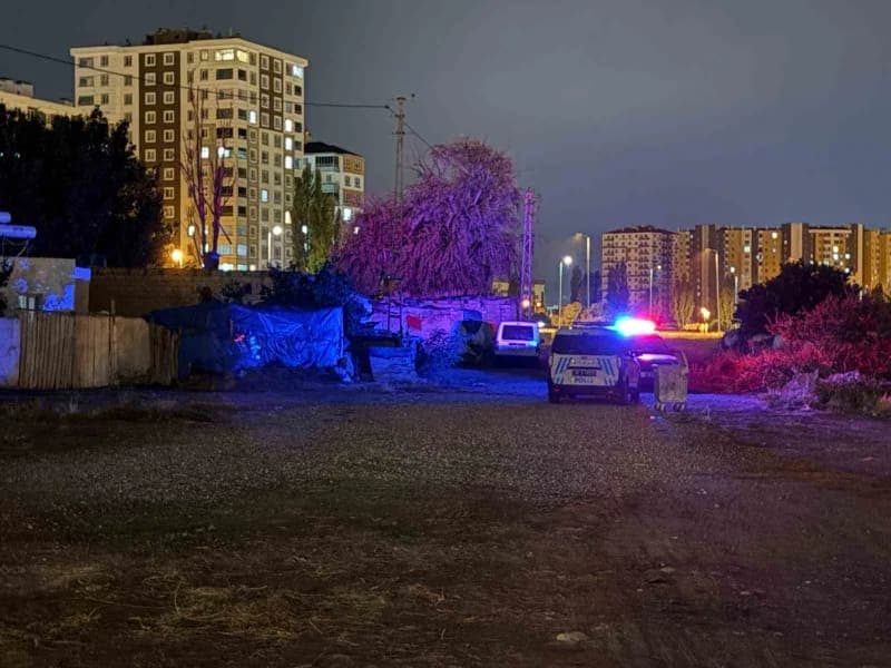 Kayseri’nin Melikgazi ilçesinde müstakil bir ikamette vücudunun çeşitli bölgelerinden yaralanan 12 yaşındaki yabancı uyr