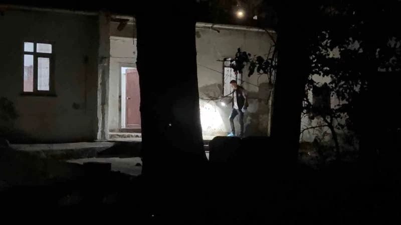 Kayseri’nin Melikgazi ilçesinde müstakil bir ikamette vücudunun çeşitli bölgelerinden yaralanan 12 yaşındaki yabancı uyr