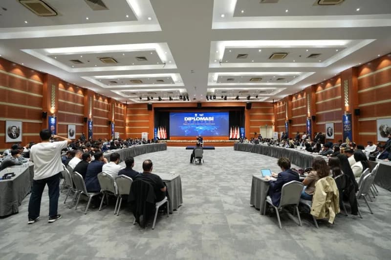 AK Parti İstanbul İl Gençlik Kolları tarafından düzenlenen Diplomasi Atölyesi, Dünya Etnospor Birliği Başkanı Necmeddin