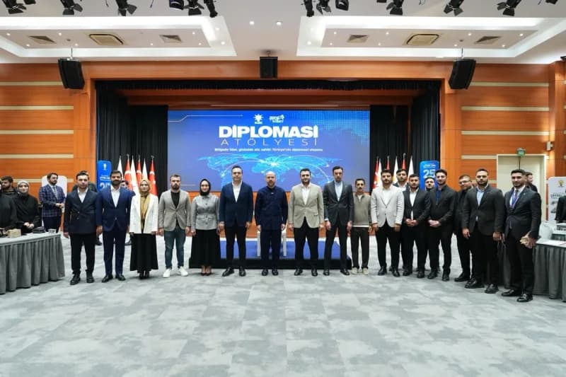 AK Parti İstanbul İl Gençlik Kolları tarafından düzenlenen Diplomasi Atölyesi, Dünya Etnospor Birliği Başkanı Necmeddin