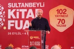 Bilal Erdoğan, Sultanbeyli Kitap Fuarı açılışında konuşma yaparken