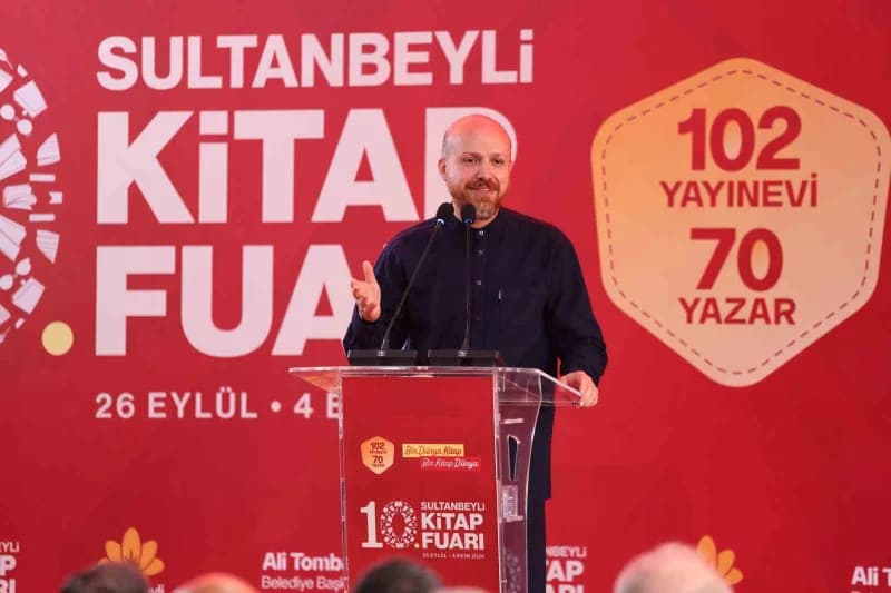 Bilal Erdoğan, Sultanbeyli Kitap Fuarı açılışında konuşma yaparken