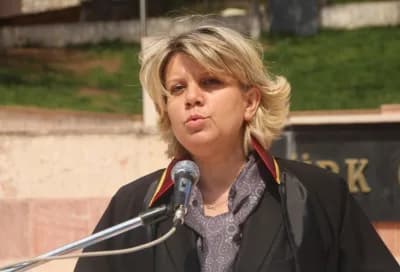 Bilecik Baro Başkanı Halime Kahraman basın açıklaması yaparken