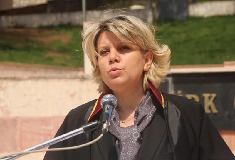 Bilecik Baro Başkanı Halime Kahraman basın açıklaması yaparken