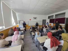 Bilecik Bozüyük'te Nejat Ferit Eczacıbaşı İlkokulunda düzenlenen veli toplantısından bir kare