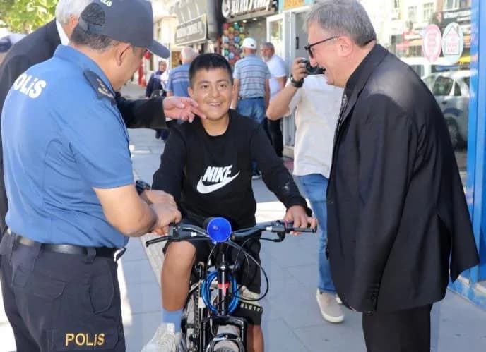 Trafik farkındalığı etkinliği, Bozüyük Kaymakamı Dr. Ahmet Naci Helvacı'nın koordinasyonunda gerçekleştirildi