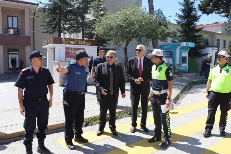 Trafik farkındalığı etkinliği, Bozüyük Kaymakamı Dr. Ahmet Naci Helvacı'nın koordinasyonunda gerçekleştirildi