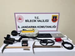 Bilecik Gölpazarı ilçesinde define arama operasyonu sırasında suçüstü yakalanan 4 kişi