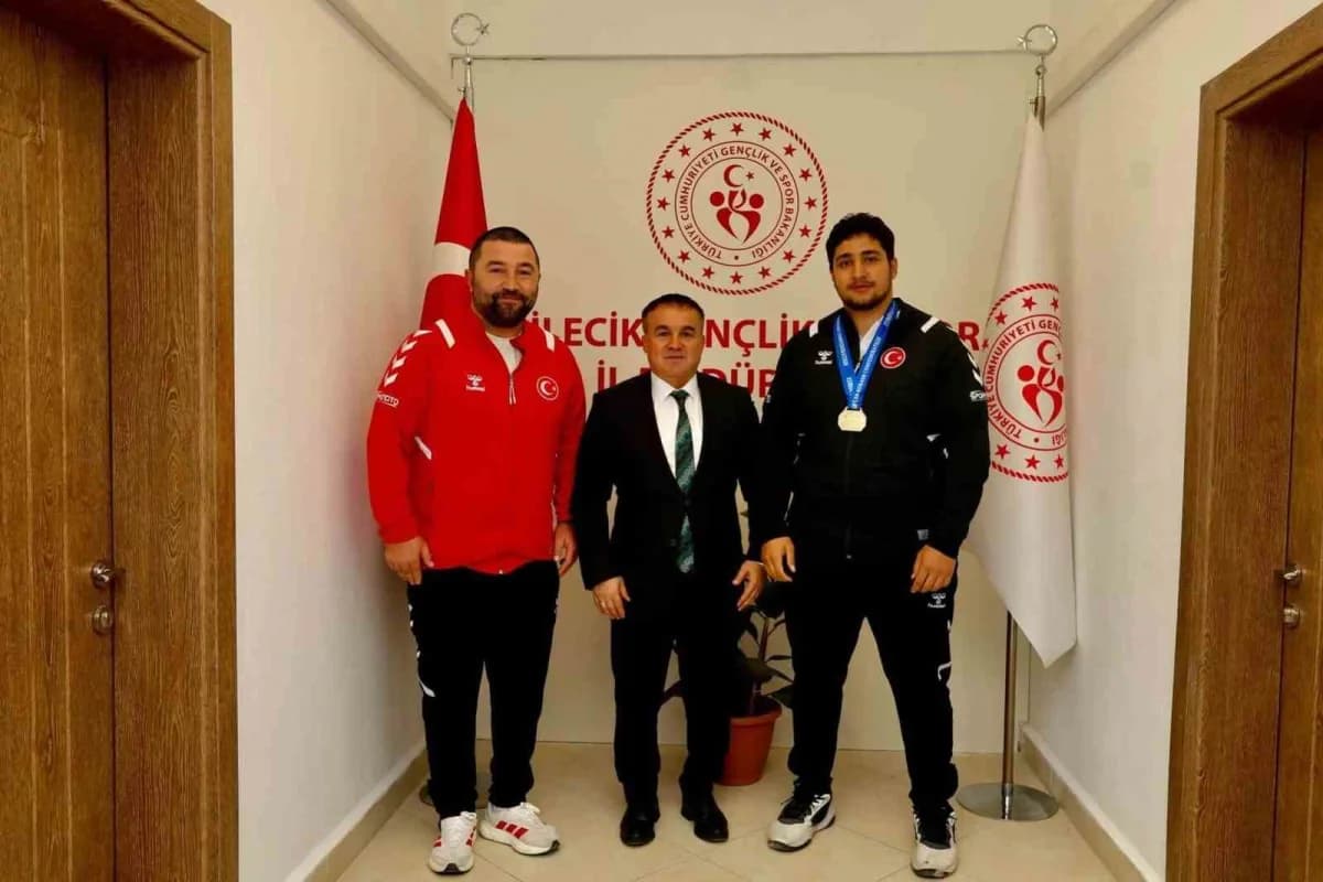 İl Müdürü Demir ile Avrupa şampiyonu Zaloğlu bir araya geldi