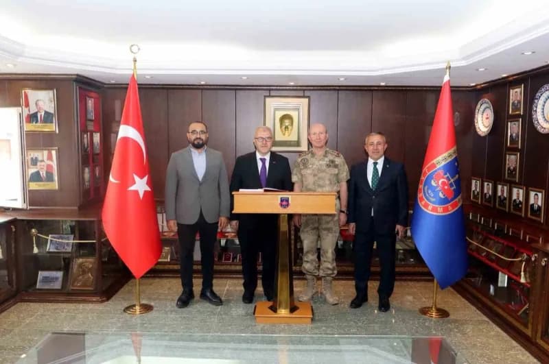 Bilecik Jandarma Eğitim Komutanı Tümgeneral Nail İlbey AK Parti heyetiyle görüşme sırasında