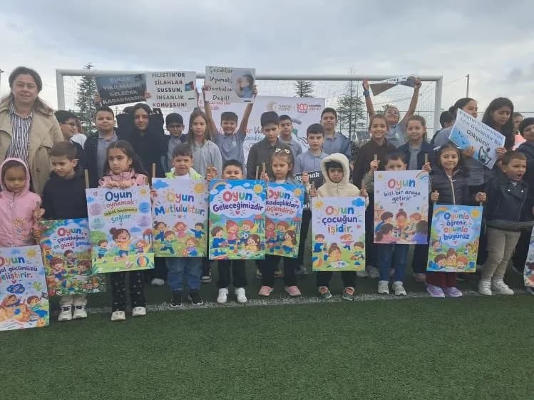 Bilecik'te çocuklar uçurtmalarını barış için uçurdu