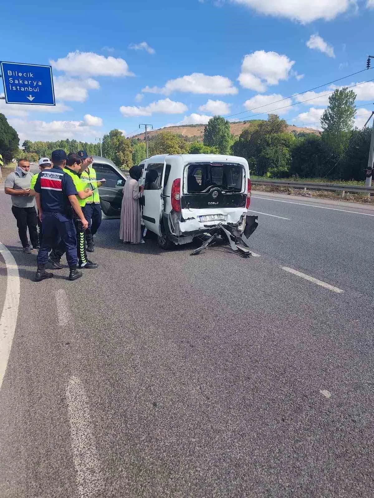 Bilecik'te iki otomobil çarpıştı: 7 yaralı