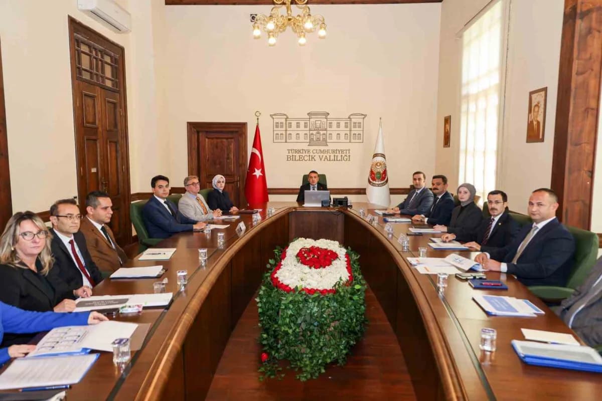 Bilecik Valisi Faik Oktay Sözer başkanlığında sosyal yardım vakıflarının performans değerlendirme toplantısı