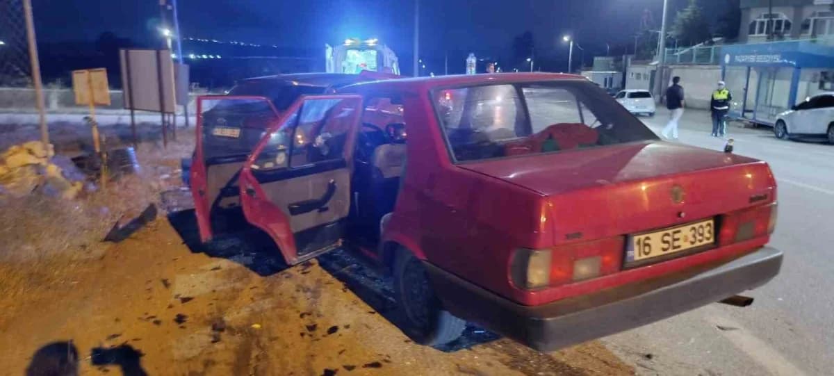 Bilecik Pazaryeri ilçesinde iki otomobilin çarpışması sonucu meydana gelen trafik kazası