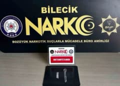 Bilecik Bozüyük ilçesinde polis ekiplerinin uyuşturucu operasyonu sırasında ele geçirilen metamfetamin maddesi