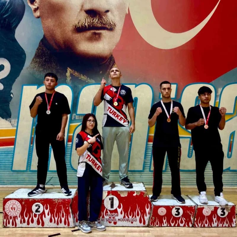 Bilecikli sporcular Muaythai Zafer Kupası’nda 8 derece elde etti