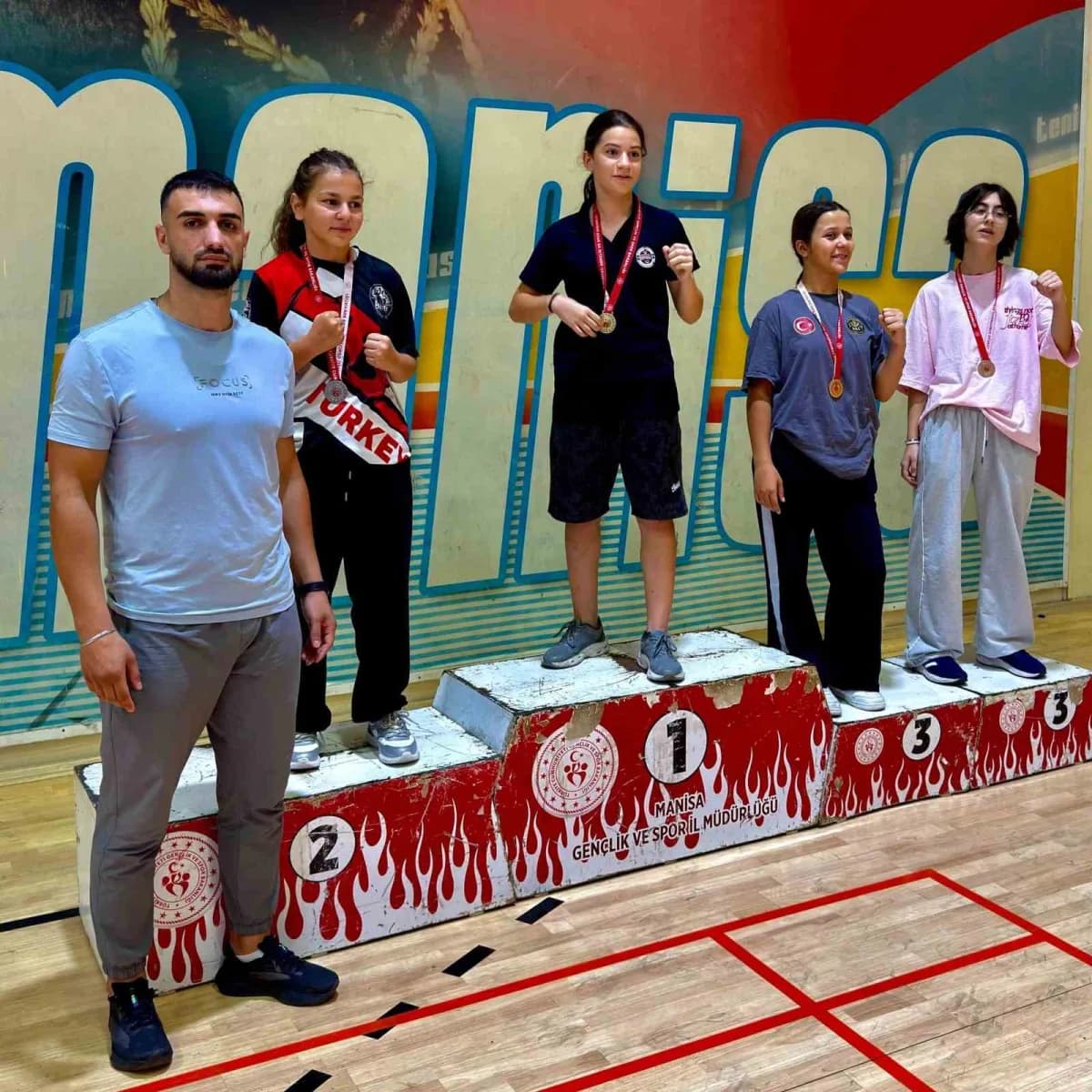 Bilecikli sporcular Muaythai Zafer Kupası’nda 8 derece elde etti
