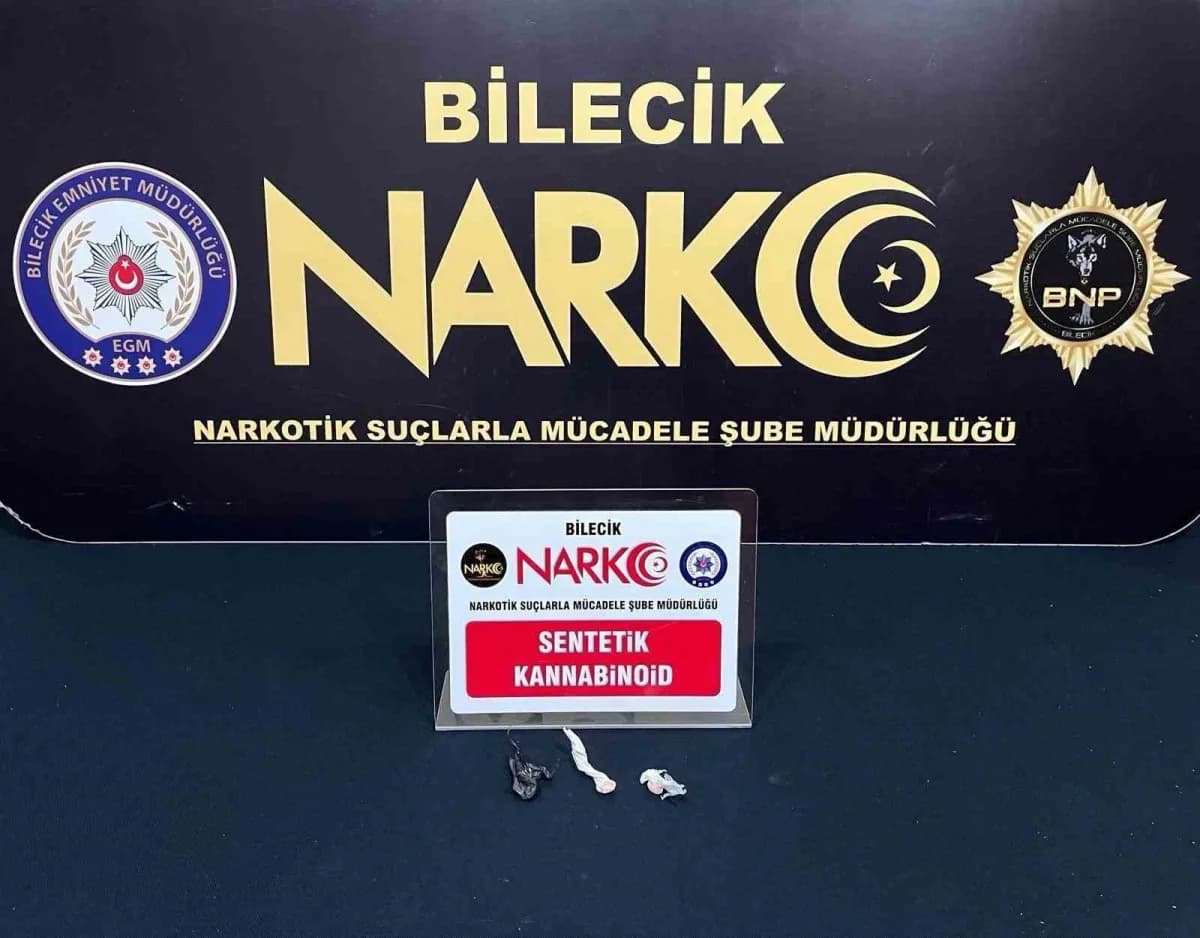 Bilecik'te polis ekipleri tarafından yapılan bonzai operasyonu sırasında ele geçirilen sentetik kannabinoid maddesi