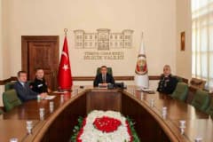 Bilecik'te yeni eğitim yılı öncesi okul güvenliği toplantısı yapan yetkililer