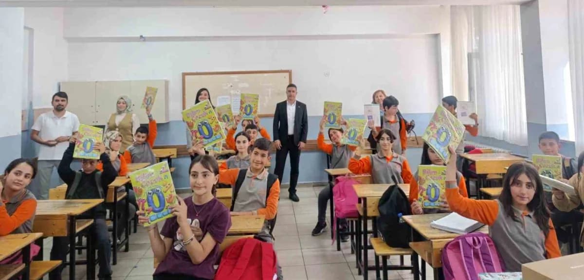 Van Gürpınar’da öğrenciler sanal gerçeklik gözlükleri ve elektronik deney setleriyle bilim ve teknoloji etkinliğinde uyg