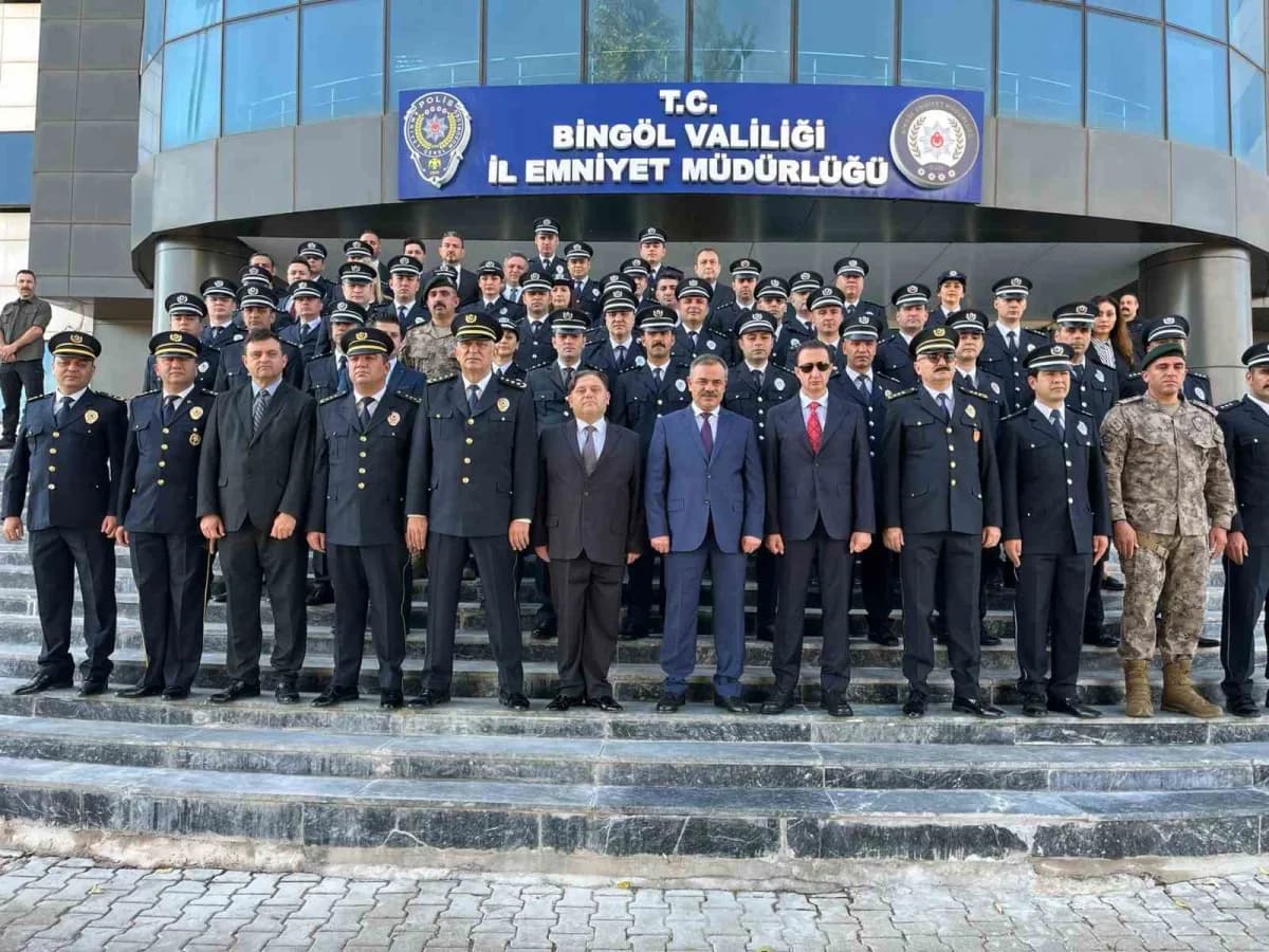 Bingöl İl Emniyet Müdürlüğü’nde görev değişimi dolayısıyla devir teslim töreni gerçekleştirildi