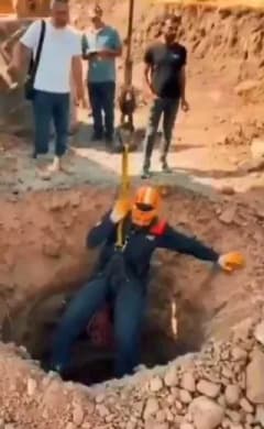 Bingöl Yamaç köyünde AFAD ekipleri tarafından 10 metrelik çukurdan kurtarılan köpek