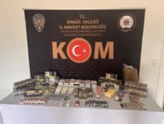 Bingöl’de polis ekiplerinin düzenlediği operasyonlarda ele geçirilen uyuşturucu ve kaçak sigara ürünleri