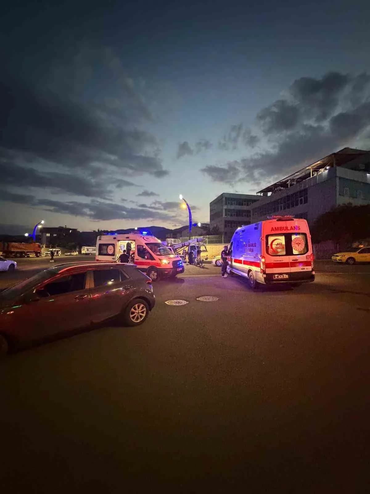 Bingöl’de iki otomobil çarpıştı: 4 yaralı