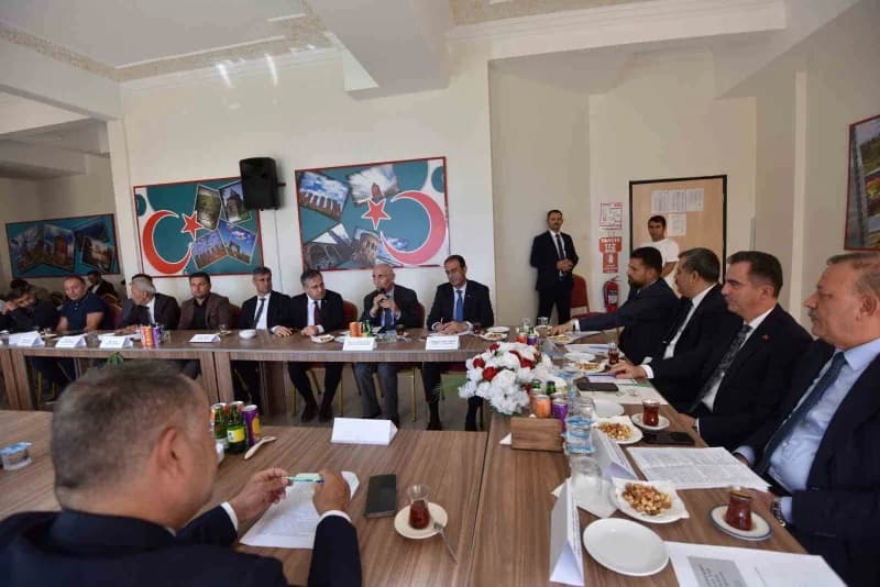 Bitlis’in Ahlat ilçesinde “Geleneksel Ahlat Taş İşçiliği Çalıştayı” yapıldı.