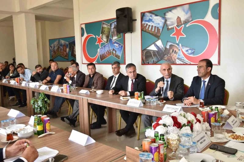 Bitlis’in Ahlat ilçesinde “Geleneksel Ahlat Taş İşçiliği Çalıştayı” yapıldı.