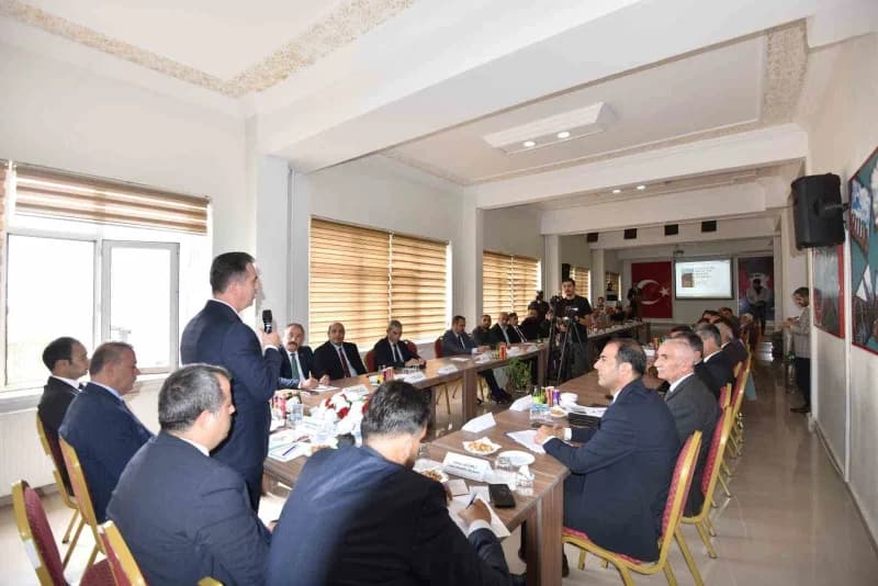 Bitlis’in Ahlat ilçesinde “Geleneksel Ahlat Taş İşçiliği Çalıştayı” yapıldı.