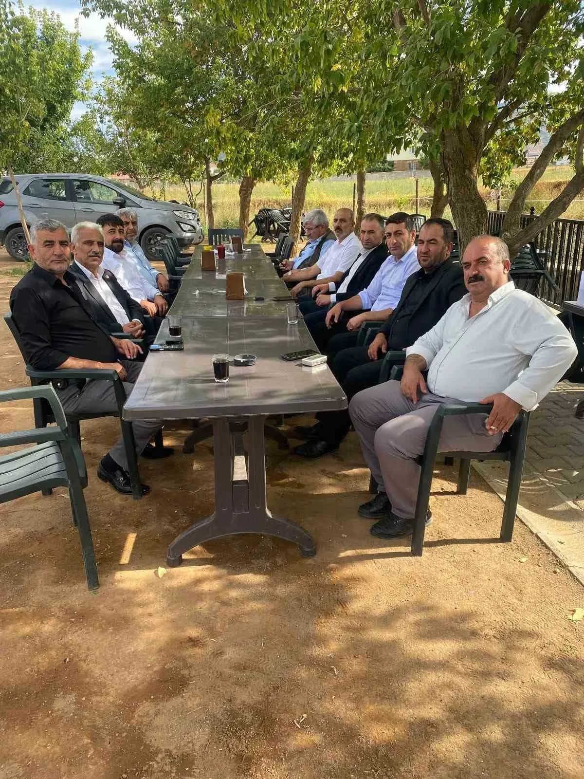 Bitlis Güroymak ilçesinde muhtarların bir araya geldiği dayanışma toplantısı