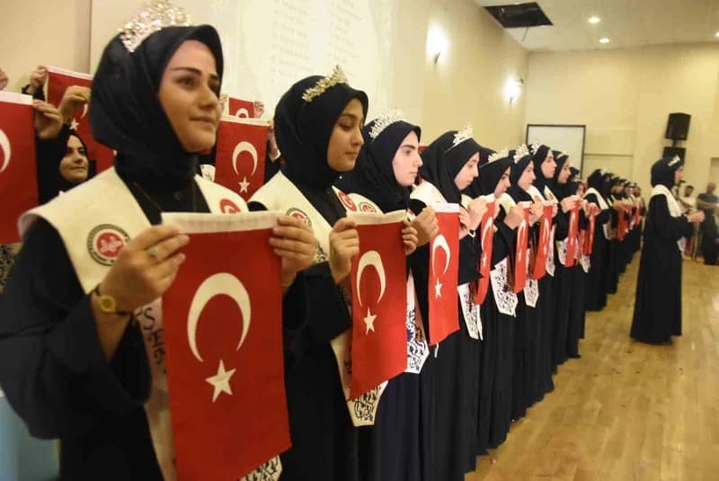 Bitlis’te Fatih Yatılı Hafızlık Kur’an Kursu ile Hacı Hikmet Ersan Hafızlık Yatılı Kur’an kursunda eğitimlerini tamamlay
