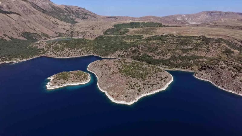 Bitlis’in Ahlat, Güroymak ve Tatvan ilçe sınırları içinde yer alan Nemrut Kalderası’nın Milli Park ilan edilmesi Bitlis