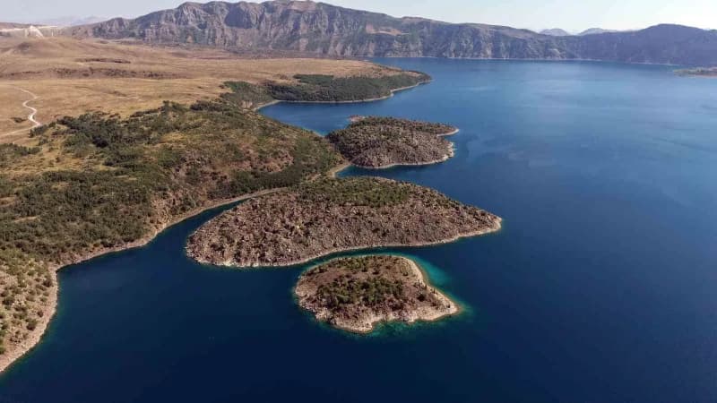 Bitlis’in Ahlat, Güroymak ve Tatvan ilçe sınırları içinde yer alan Nemrut Kalderası’nın Milli Park ilan edilmesi Bitlis