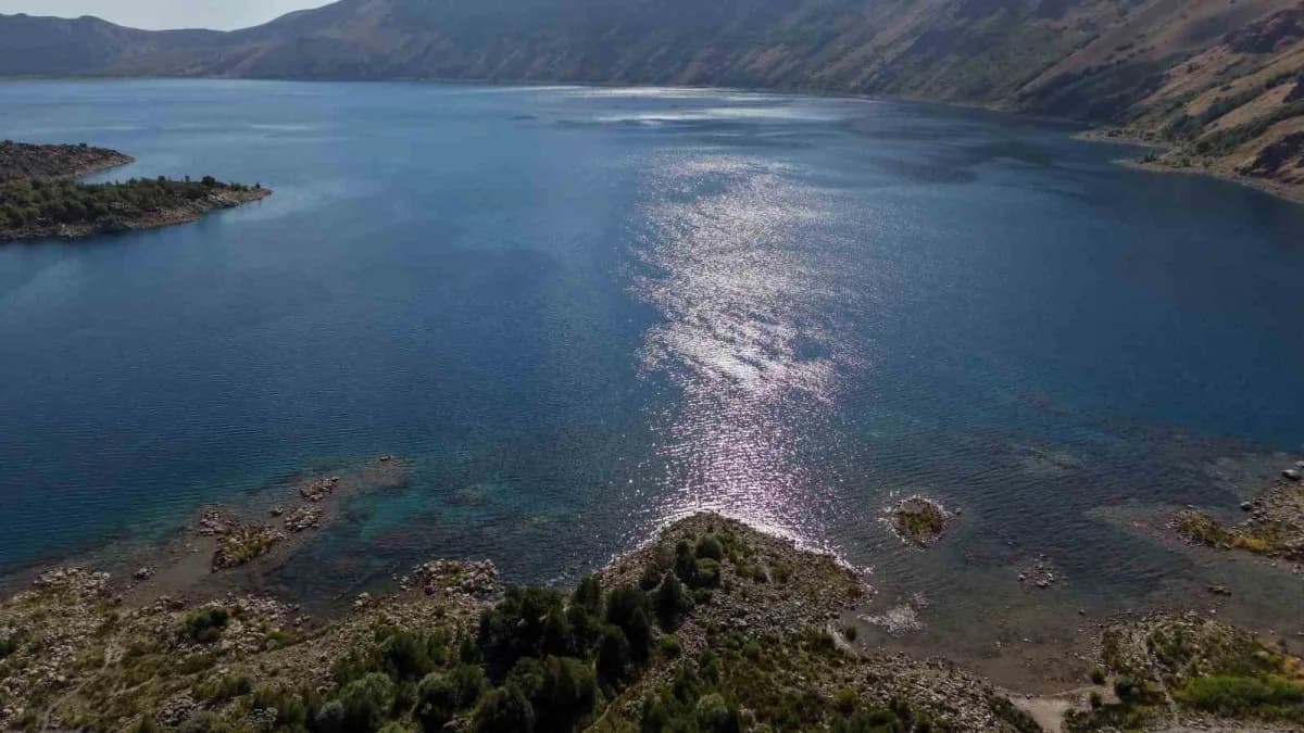 Bitlis’in Ahlat, Güroymak ve Tatvan ilçe sınırları içinde yer alan Nemrut Kalderası’nın Milli Park ilan edilmesi Bitlis