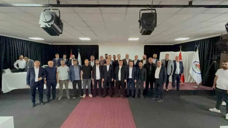 Bitlis Organize Sanayi Bölgesi 1. Olağan Genel Kurul Toplantısı katılımcıları ve yönetim kurulu üyeleri