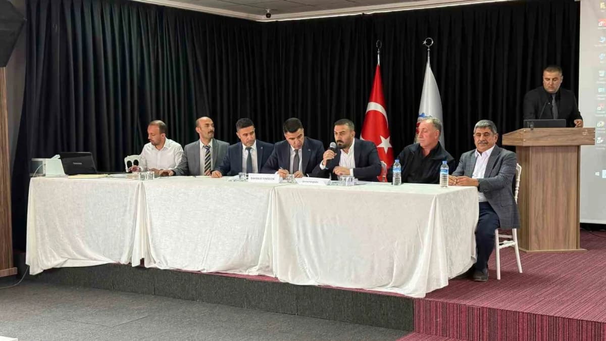 Bitlis Organize Sanayi Bölgesi Toplantı Salonu’nda düzenlenen Genel kurula Bitlis Vali Yardımcısı Tarık Safa Kahveci, OS