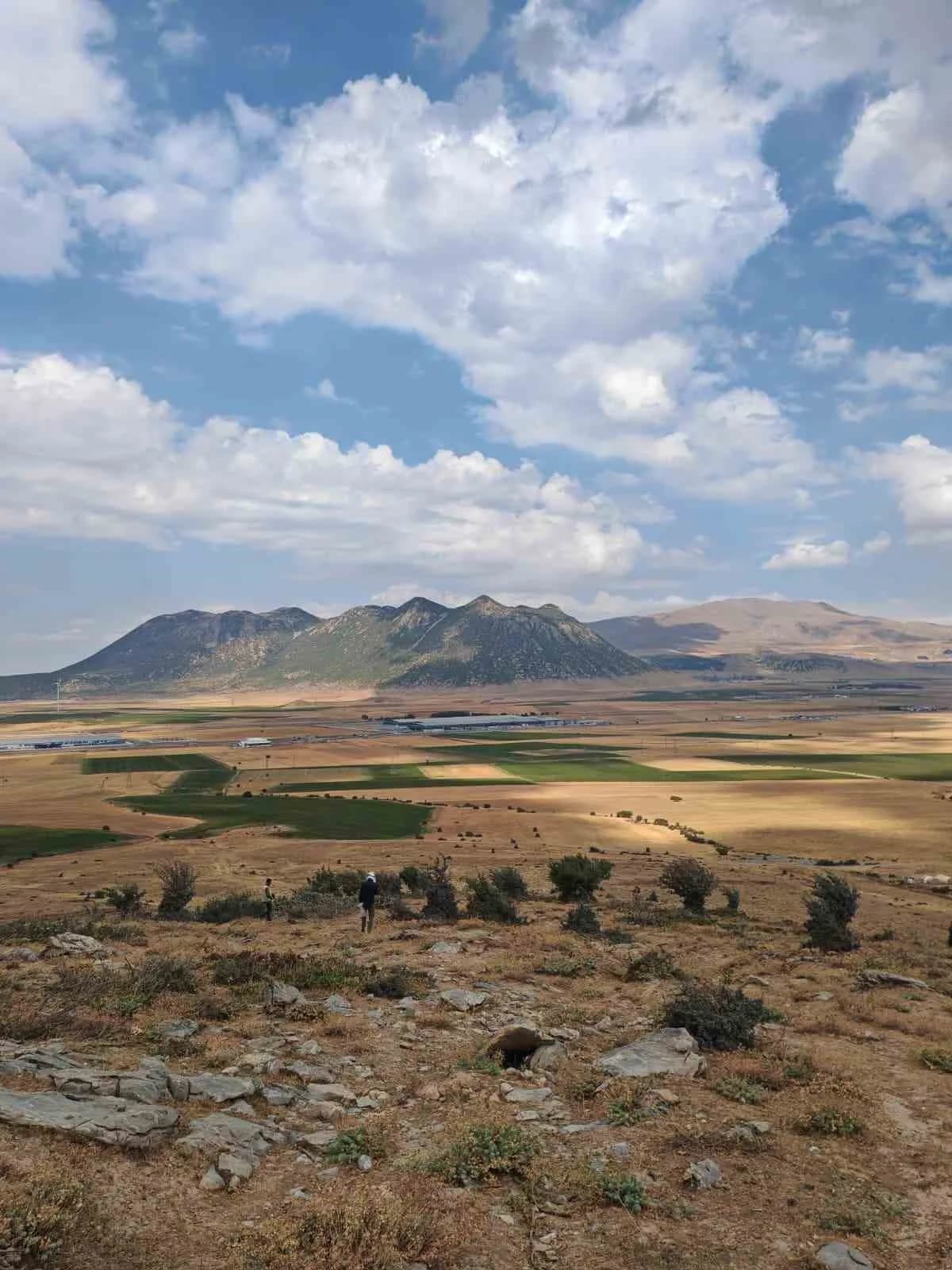 Bitlis Eren Üniversitesi (BEÜ) sorumluluğunda 2025 yılında başlatılan "Tarihöncesi Çağlarda Bitlis İli Obsidyen Ocakları