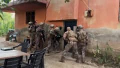 Bitlis’te uyuşturucu operasyonunda ele geçirilen esrar ve ruhsatsız silahlar