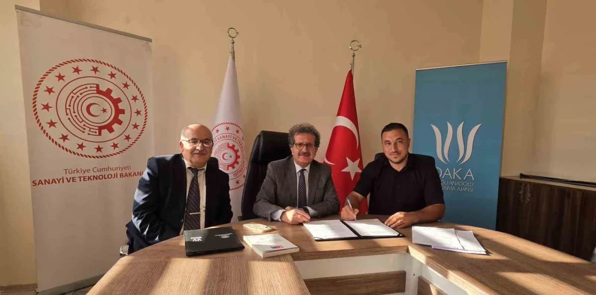 Bitlis’te DAKA destekli projeler için düzenlenen imza töreninden bir kare